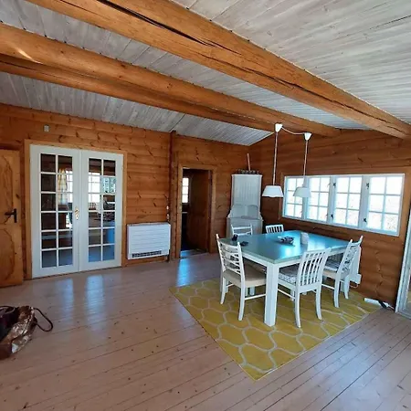 Charming With A Large, Lovely Garden Holiday home *
